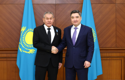 Олжас Бектенов Президент атынан энергетика кешені қызметкерлері мен ардагерлерін марапаттады