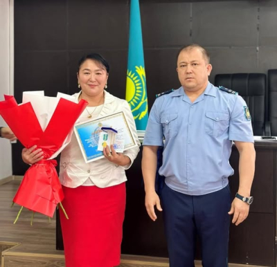 Түркістан: Полицейлердің аналары марапатталды