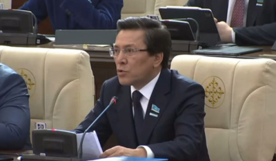 «Екі жыл өтпей қабырғасы опырылған үй»: Мәжілісте құрылыс сапасына қатысты қатты сын айтылды