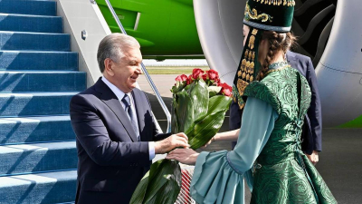 Бектенов Өзбекстан президенті Шавкат Мирзиёевті әуежайдан күтіп алды (фото, видео)