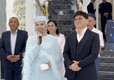 «Бір көргеннен жақсы көріп кеттім»: Сәкен Майғазиевтің жары келініне ерекше тілек арнады (ВИДЕО)