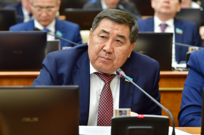“Қымбатшылықтан қиналған халықты көрмедім“ деген депутат жұрттан сөз естіді