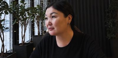 &quot;Жамандамаймын деп қойып жамандайды, киносын айтса жадырай кетеді, әртіс&quot;: Гүлбану Әниятқызы Мөлдір Мұқанның сұхбаты туралы