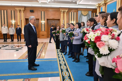 Тоқаев прокуратура мен күштік құрылымның бір топ қызметкеріне пәтер кілтін табыстады