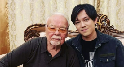 &laquo;Ақ батаңыз &ndash; өмірлік бағдар&raquo;:&nbsp;Димаш Құдайберген Асанәлі Әшімовтің отбасына көңіл айтты (ФОТО)