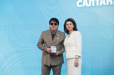 "Мейрамбек Беспаев та бар": Алматыда мәдениет қызметкерлеріне пәтер мен мемлекеттік награда берілді
