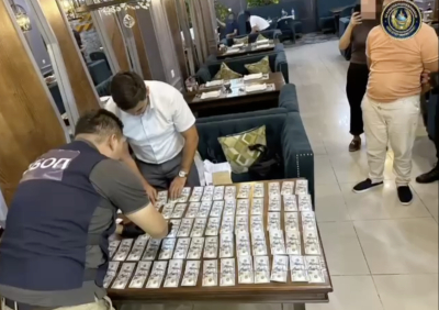 Түркістан облысында блогер кәсіпкерден ақша бопсалады деген күдікке ілінді