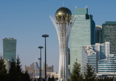 Бәйтерек маңында ерсі суретке түскен студент қамауға алынды