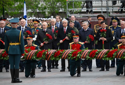 Тоқаев Мәскеудегі Қызыл алаңда өткен әскери шеруге барды (фото)