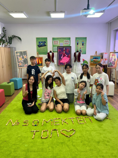 Кітапқұмар жеткіншектер