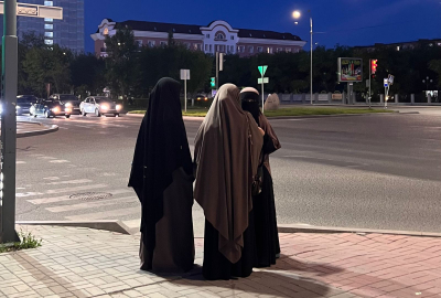 Қазақстанда бетті тұмшалауға тыйым салынуы мүмкін: Аймақтық тәжірибе және қоғамдағы пікір