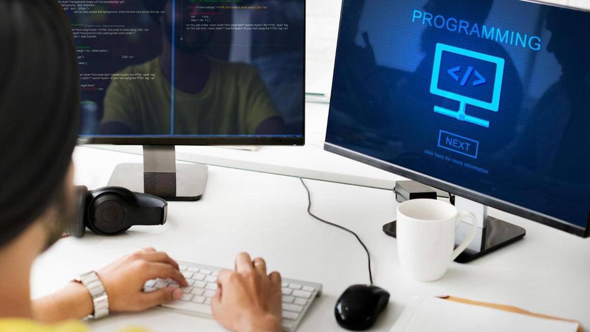 Семейде мыңдаған қызметкер мен жүздеген баланың жеке деректері желіде жарияланған