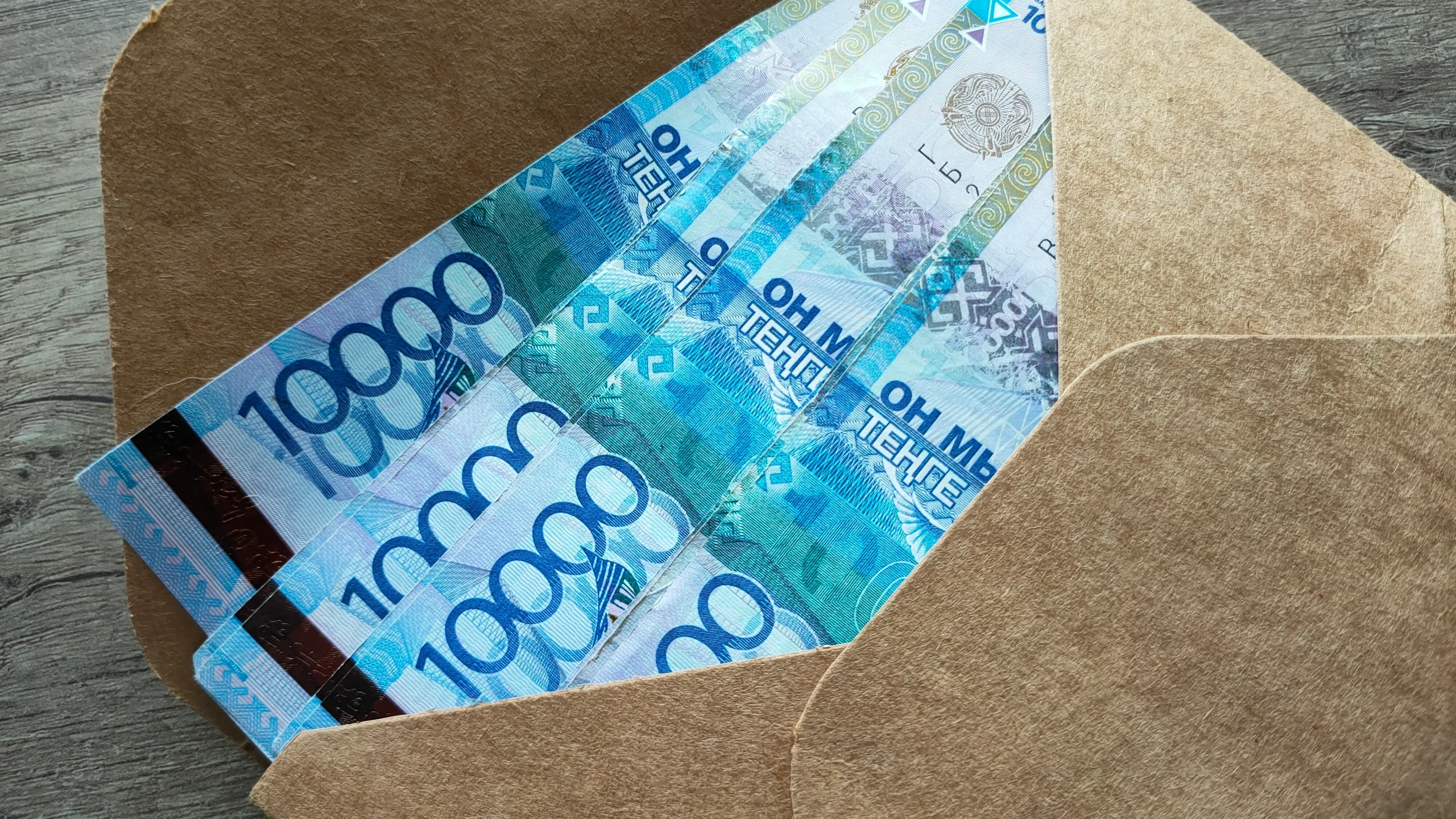 170 мың теңге пара алып, 32 есе көп айыппұл төлейтін болды: Ақтөбеде көлік инспекторы сотталды