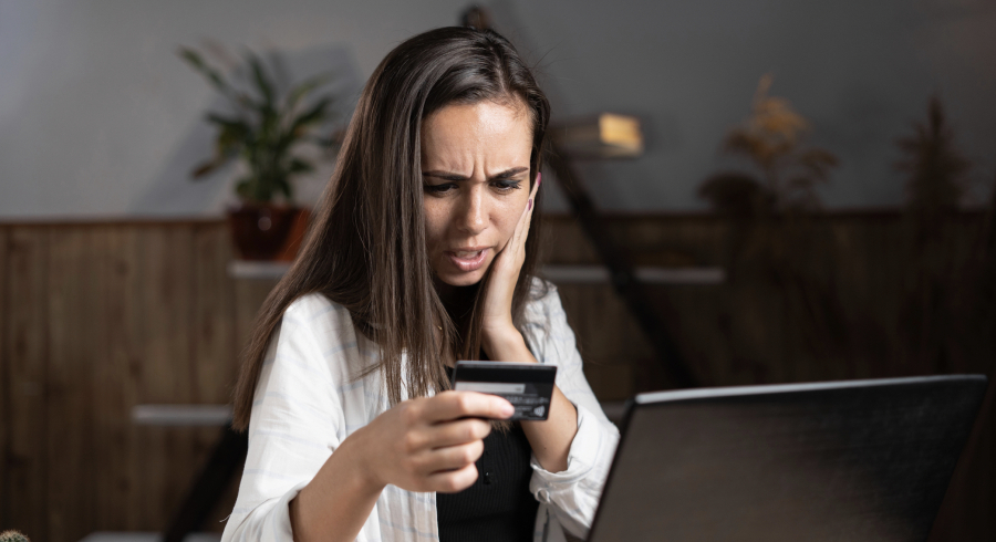 WhatsApp-та нөмірін тіркеймін деп жұмысқа кірген қыз тергеуге ілікті